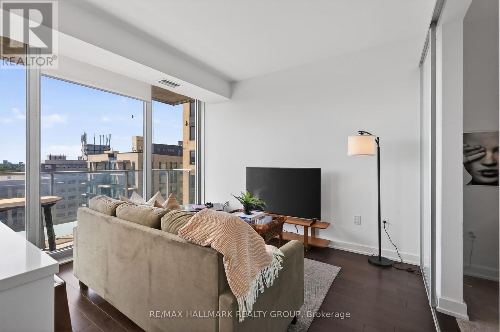 1 Bed, 1 Bath House for Sale in Ottawa – 1403 – 111 CHAMPAGNE AVENUE S, Ottawa – MLS# X13415872 - Image 11