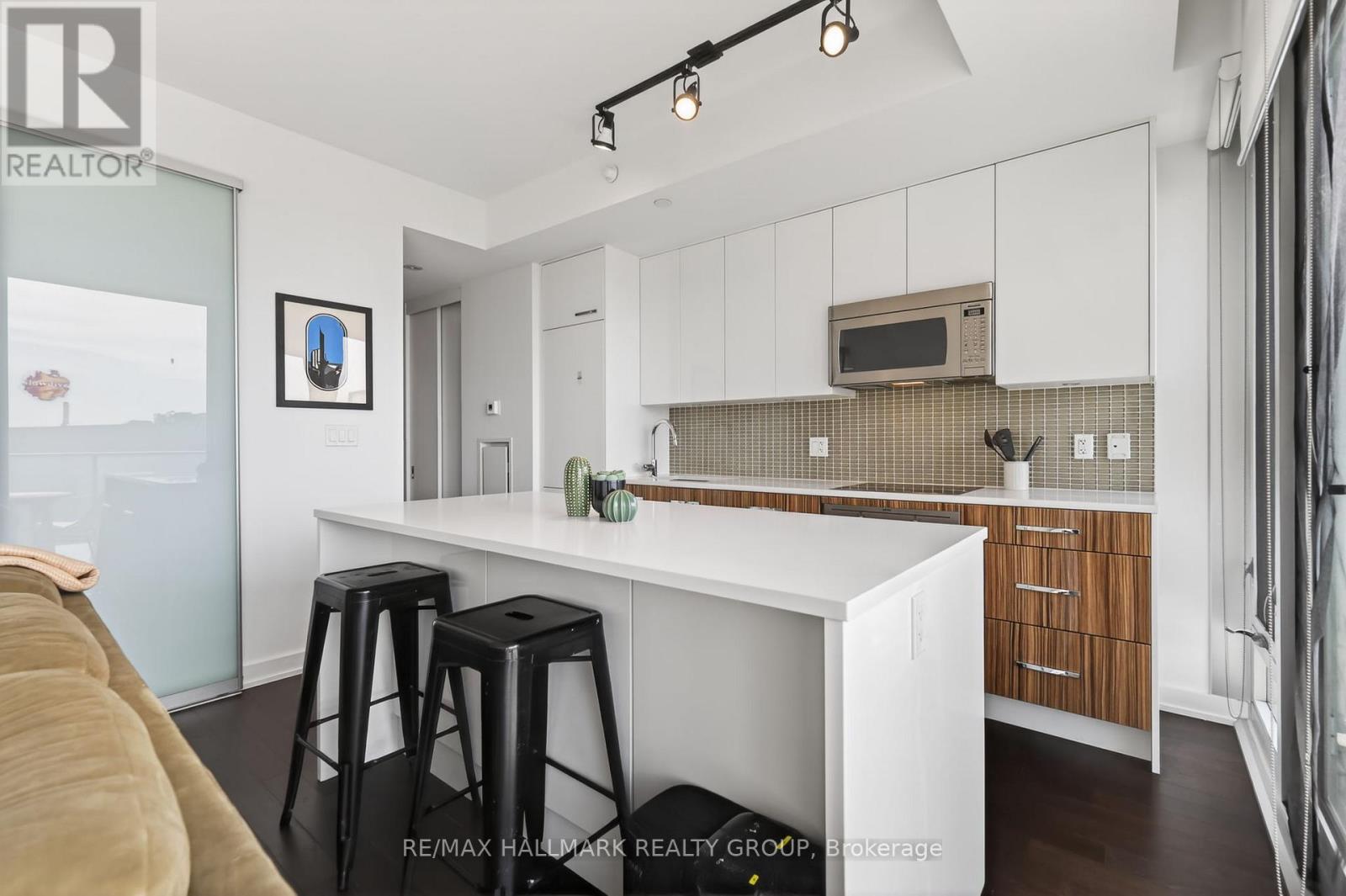 1 Bed, 1 Bath House for Sale in Ottawa – 1403 – 111 CHAMPAGNE AVENUE S, Ottawa – MLS# X13415872 - Image 15