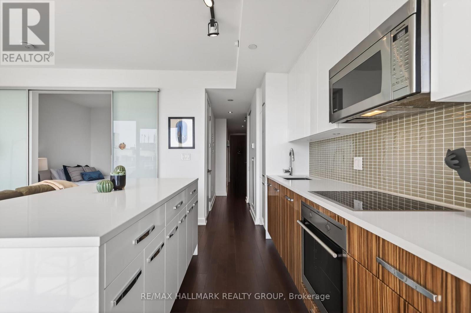 1 Bed, 1 Bath House for Sale in Ottawa – 1403 – 111 CHAMPAGNE AVENUE S, Ottawa – MLS# X13415872 - Image 21