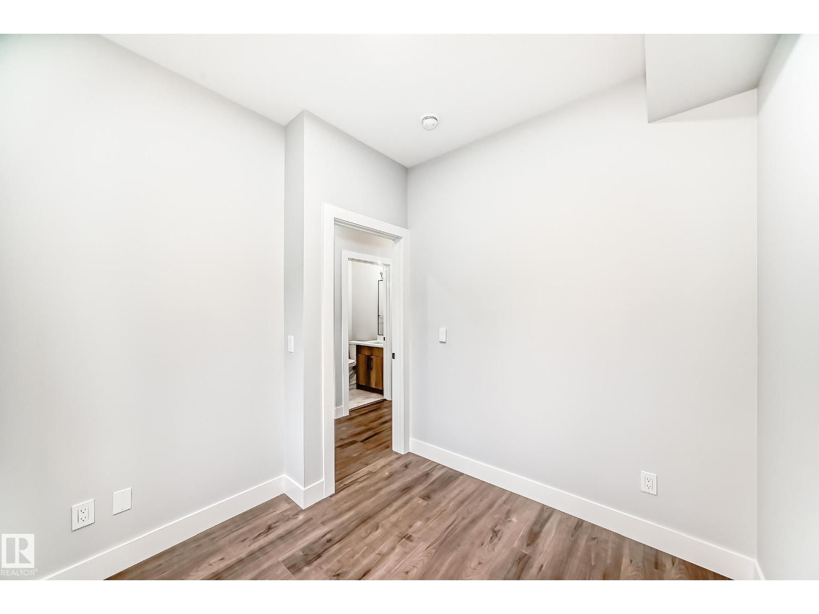11170 73 AV NW NW - 15