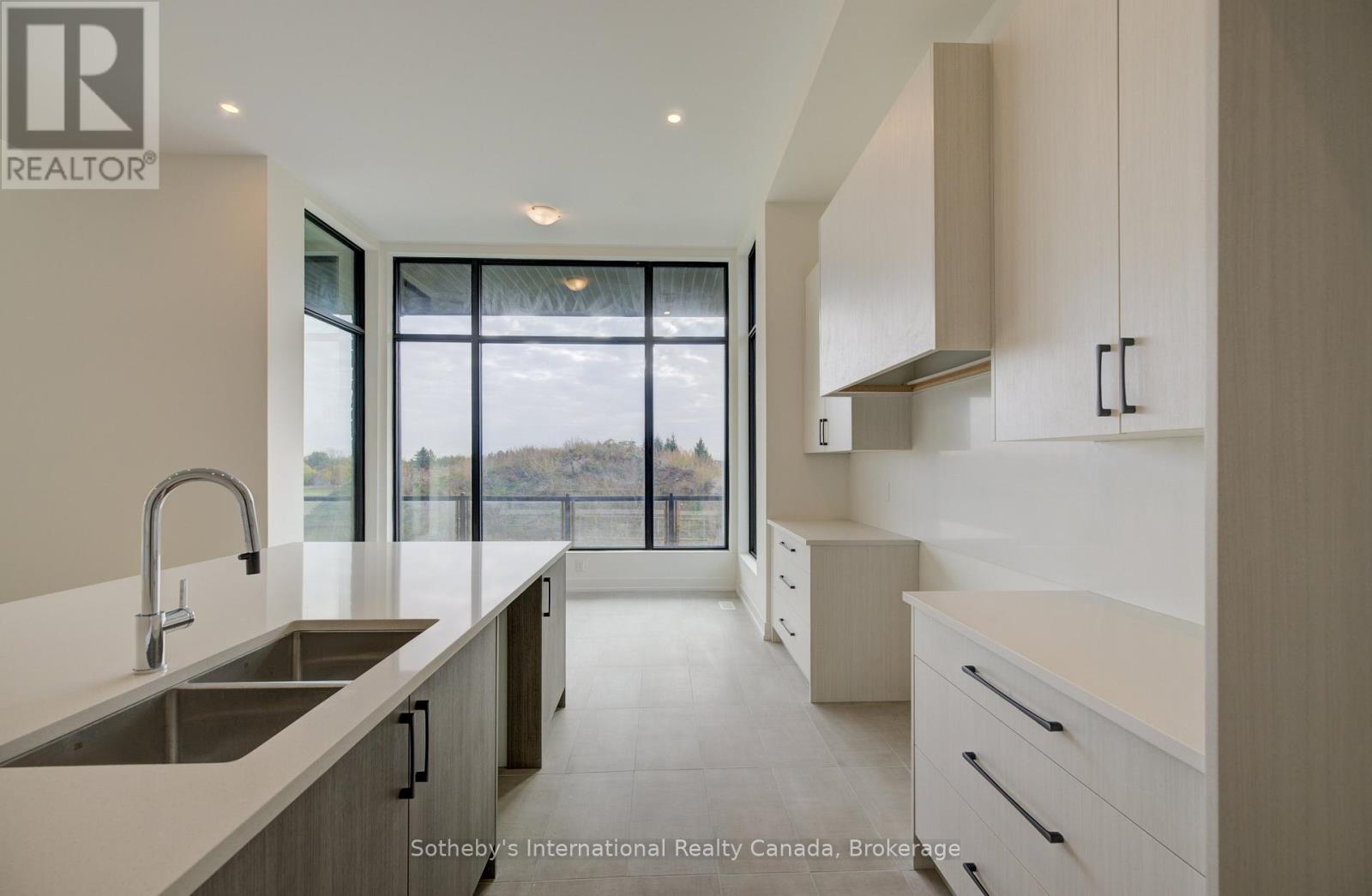 6 SUGARBUSH COURT - 13