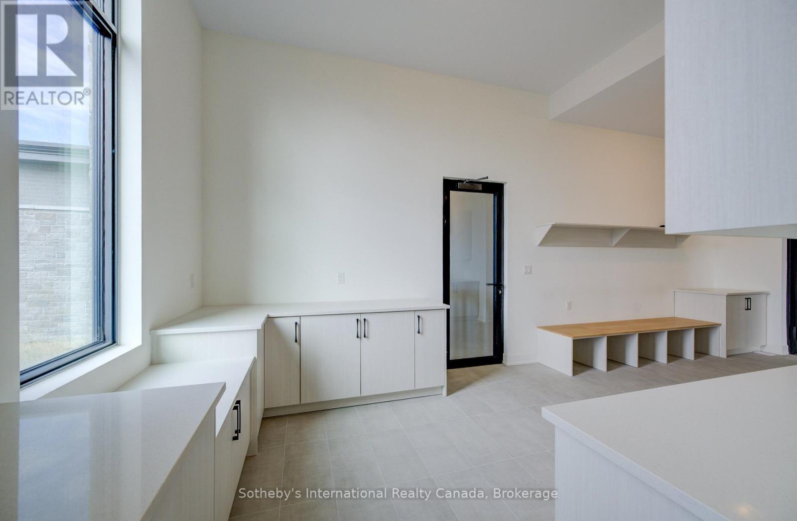 6 SUGARBUSH COURT - 17
