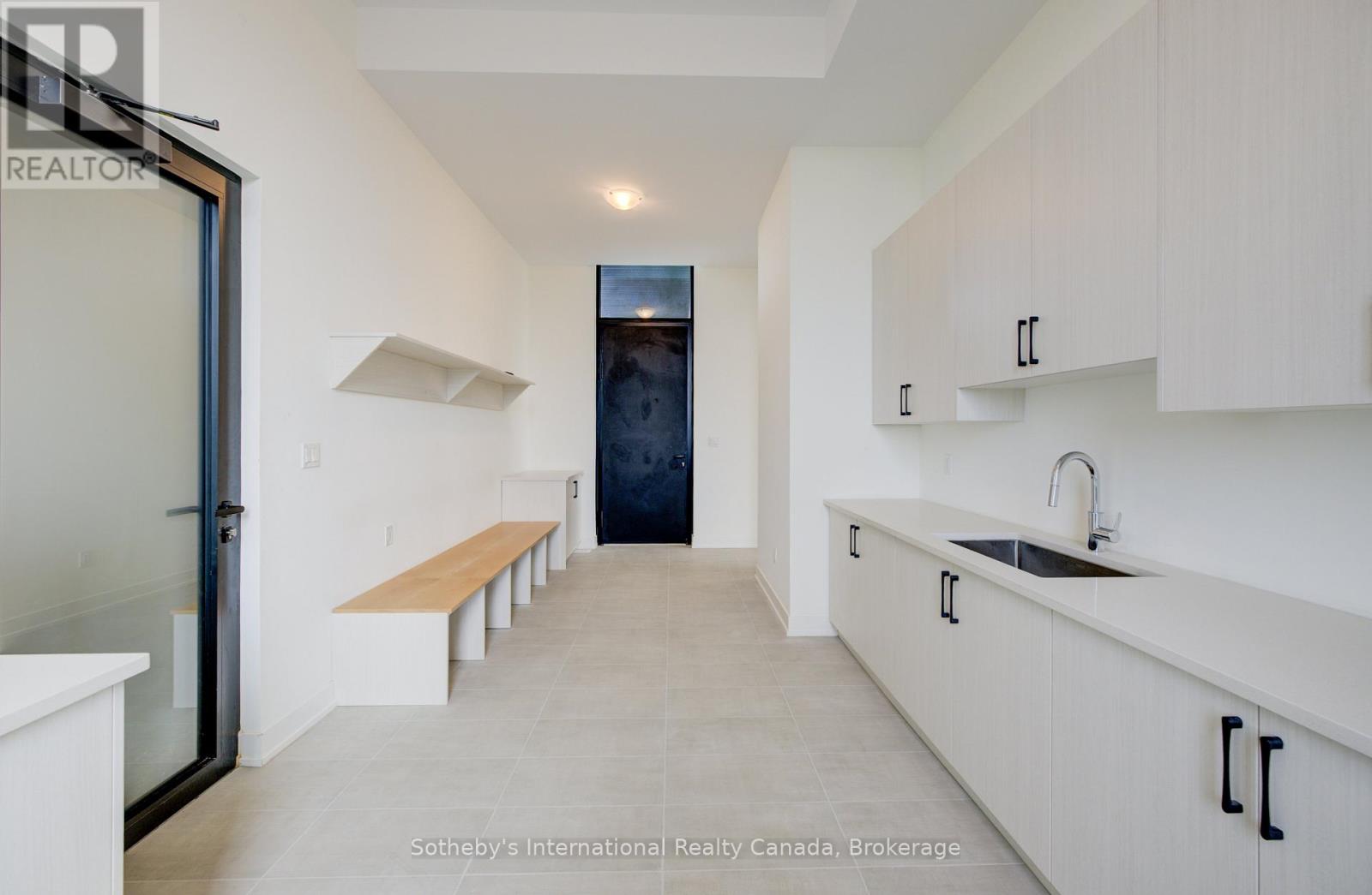 6 SUGARBUSH COURT - 18