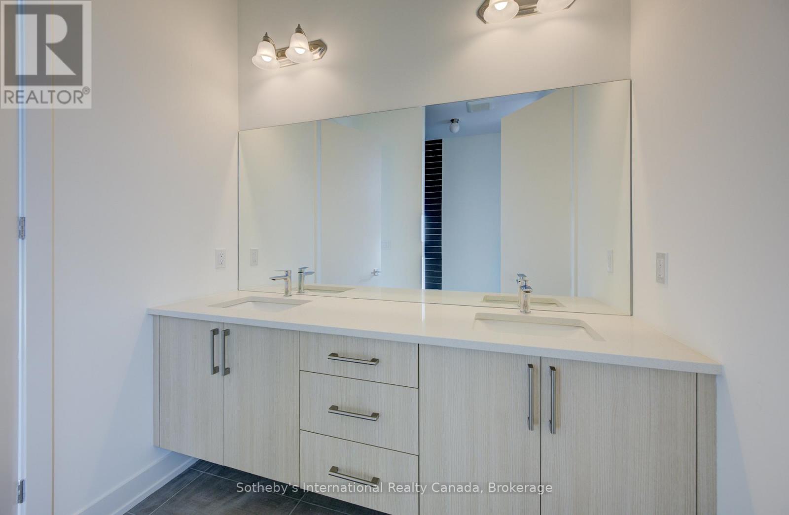 6 SUGARBUSH COURT - 25