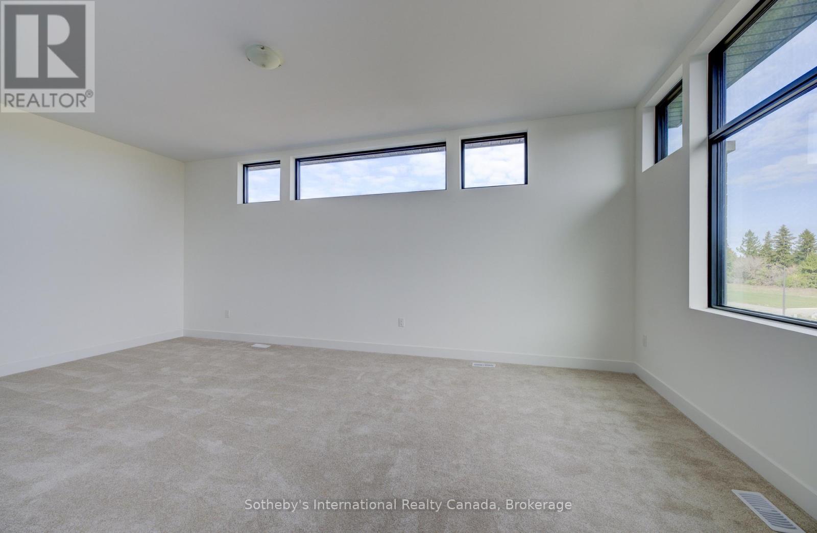 6 SUGARBUSH COURT - 32