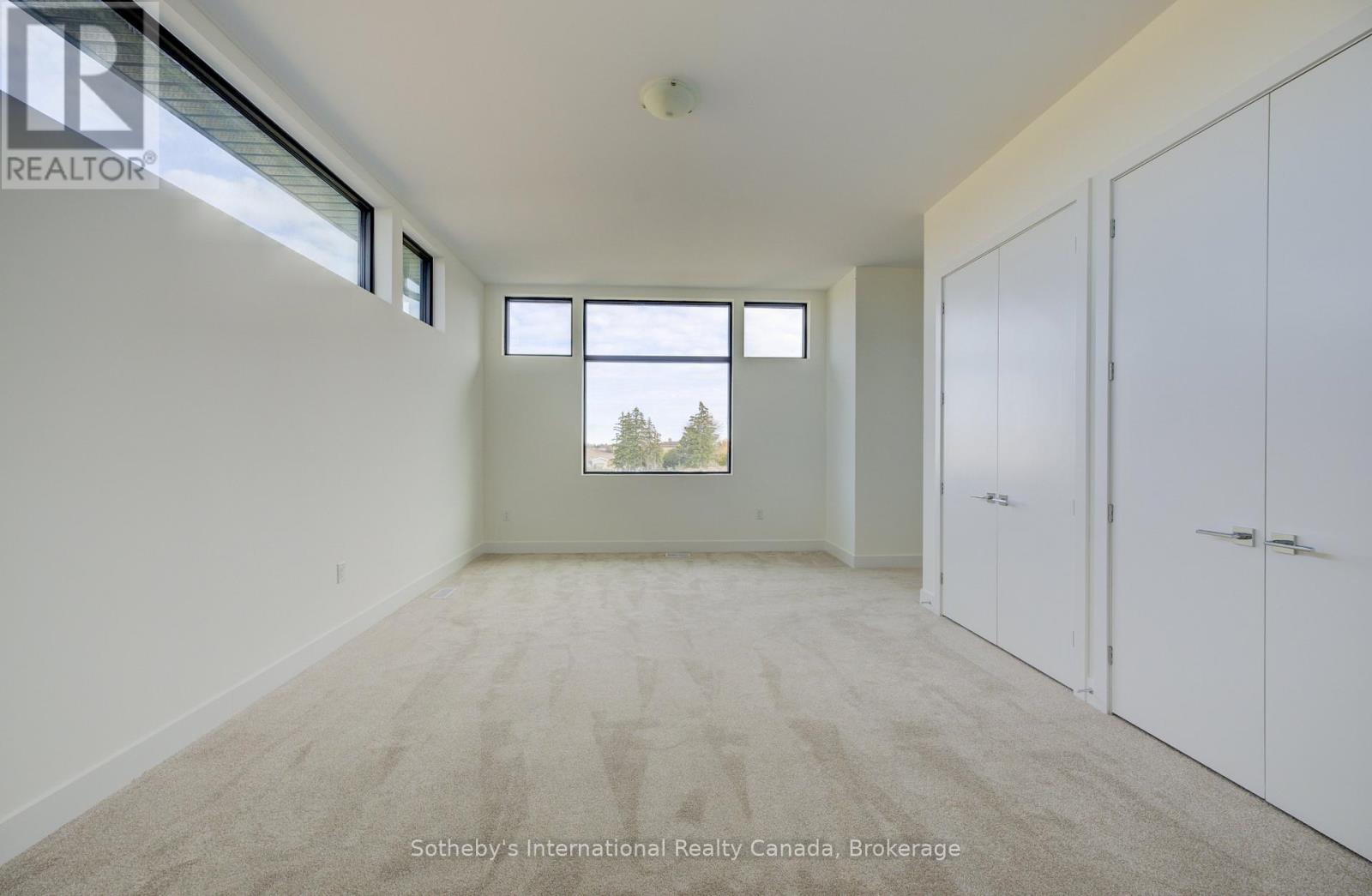 6 SUGARBUSH COURT - 33