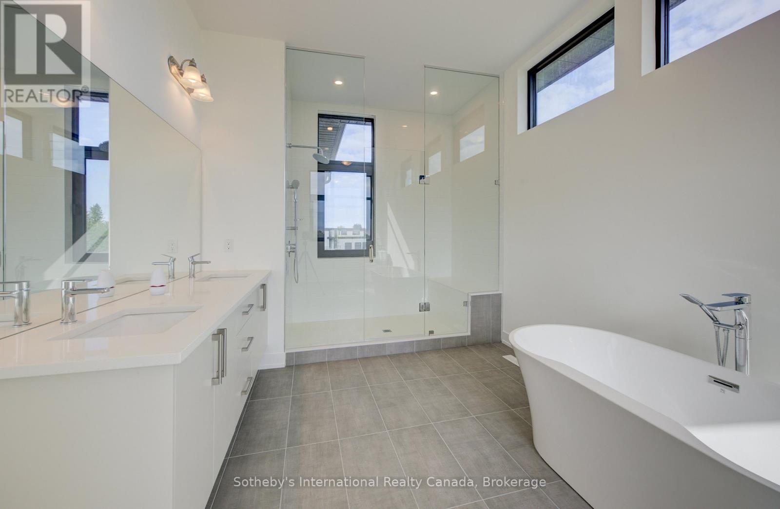6 SUGARBUSH COURT - 39