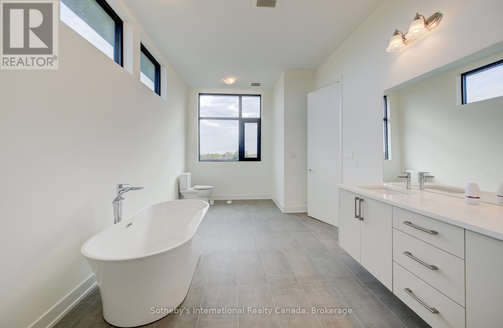 6 SUGARBUSH COURT - 40