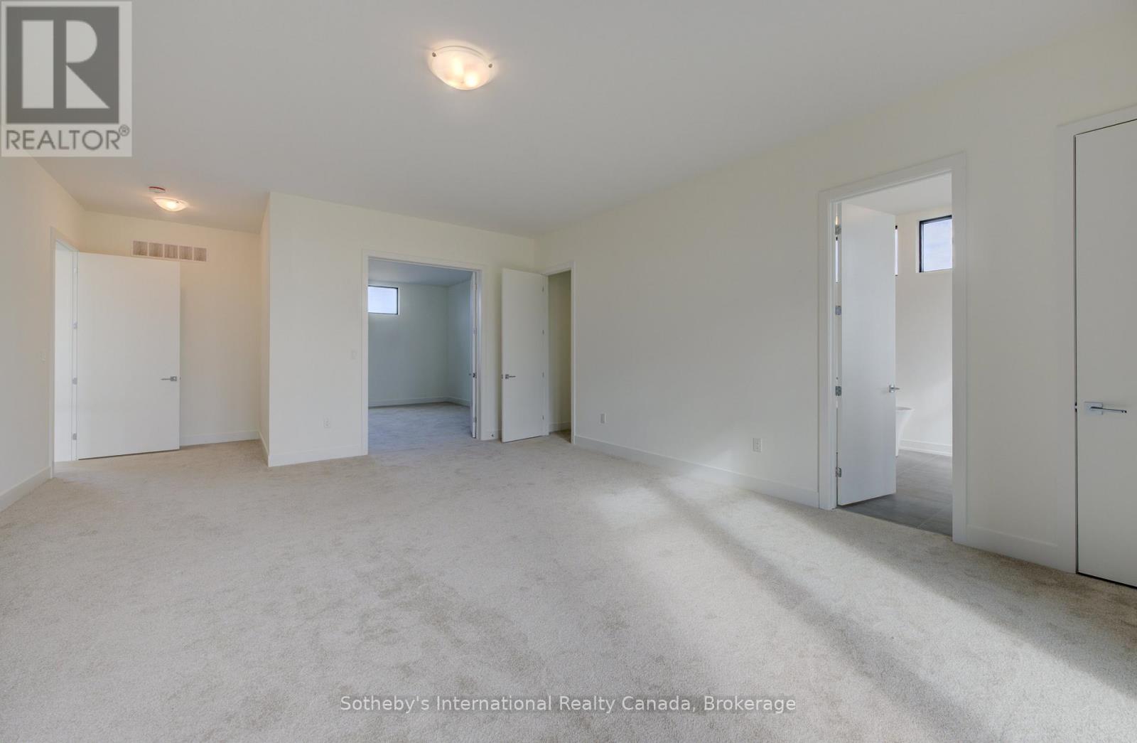 6 SUGARBUSH COURT - 43