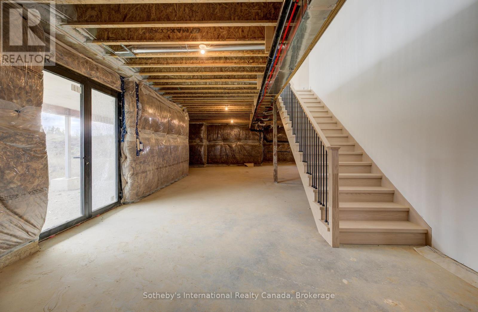 6 SUGARBUSH COURT - 44