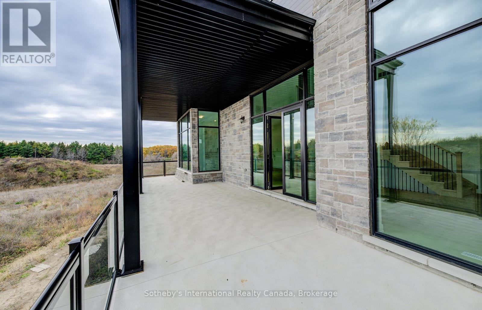 6 SUGARBUSH COURT - 45