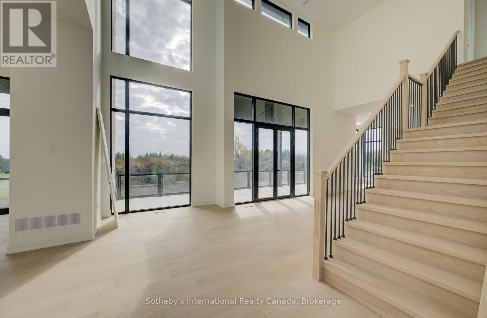 6 SUGARBUSH COURT - 6
