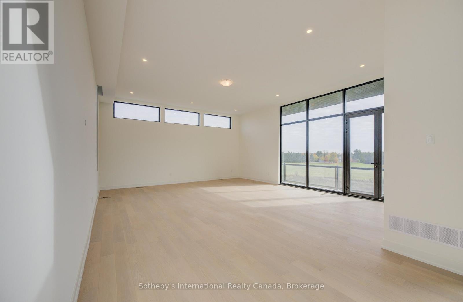 6 SUGARBUSH COURT - 7
