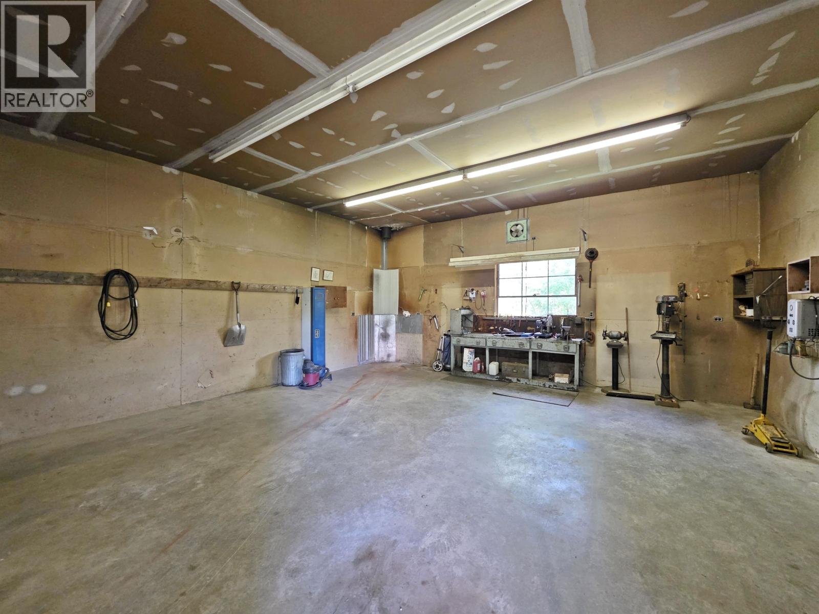 4667 LUND ROAD - 26