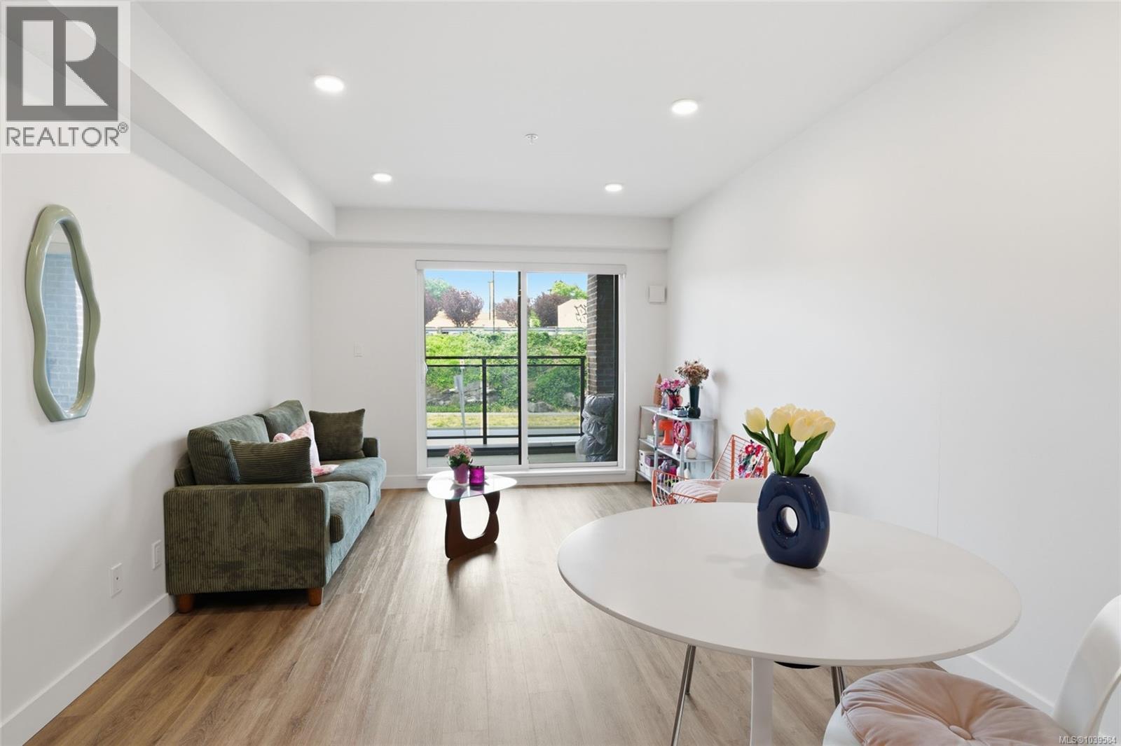 #202 135 Haliburton St - 12