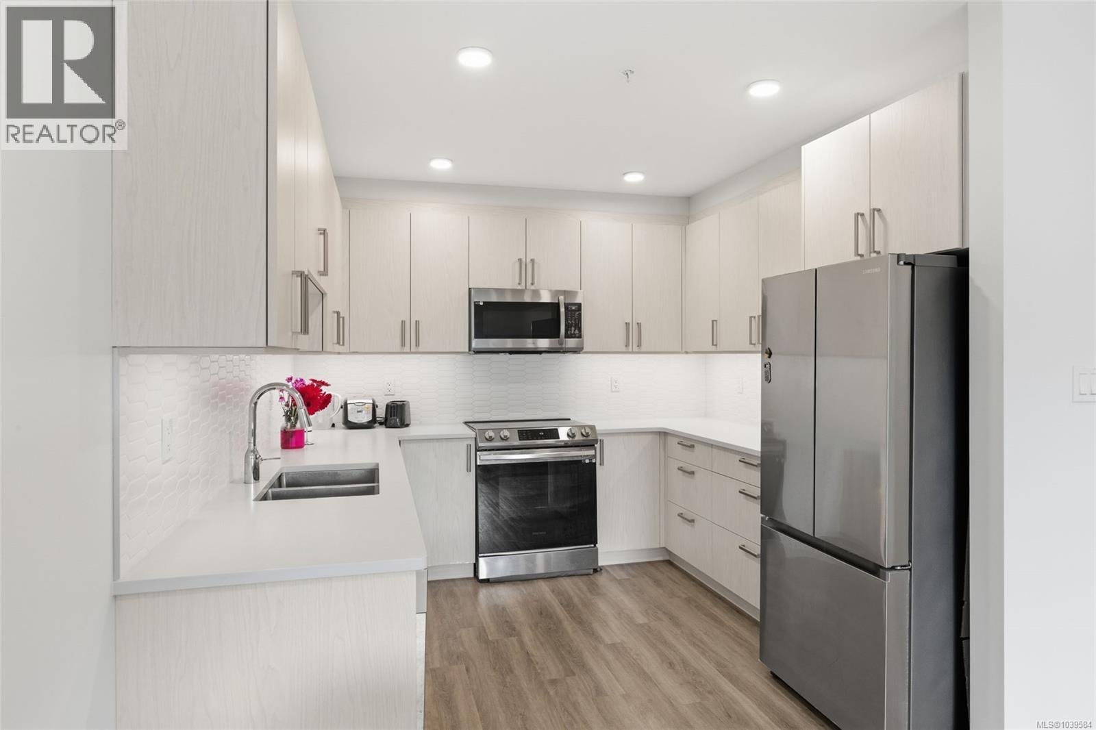 #202 135 Haliburton St - 13