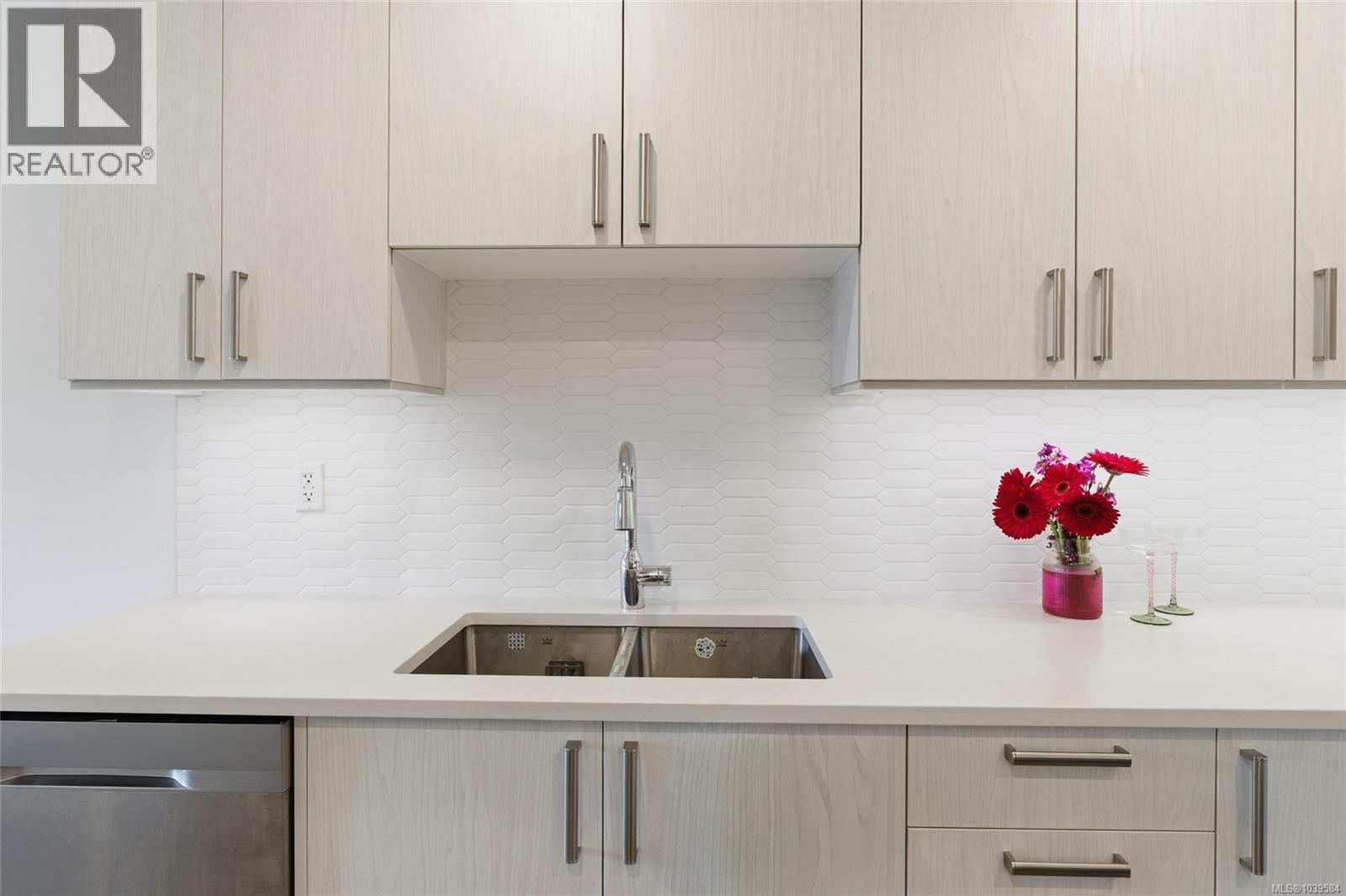 #202 135 Haliburton St - 14