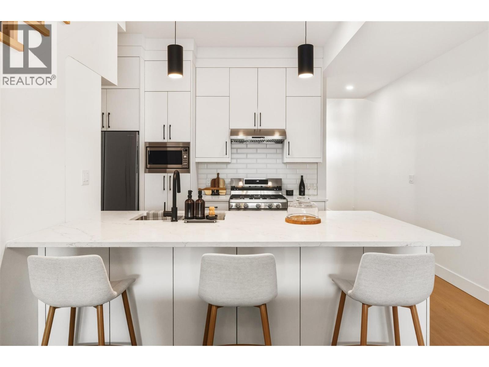 #3 194 Maple Place - 4