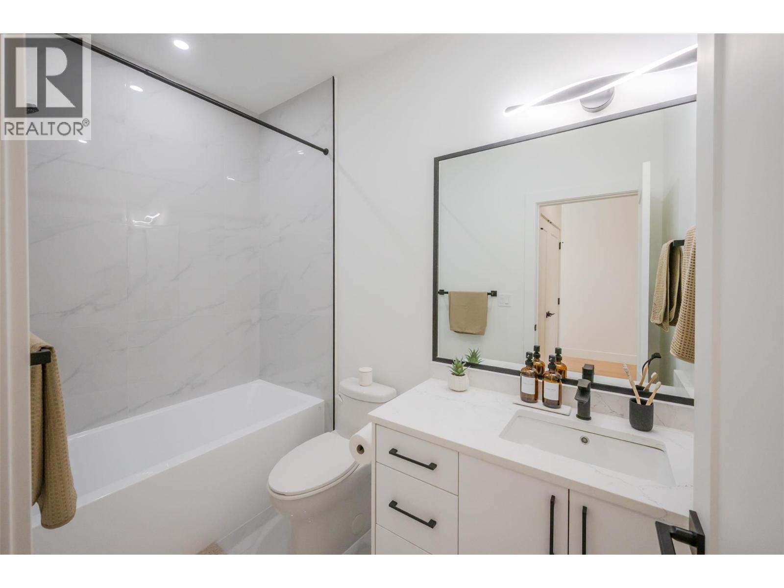 #3 194 Maple Place - 46