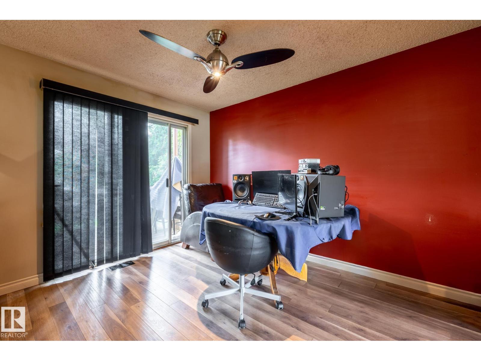 5919 121 AV NW — photo 13