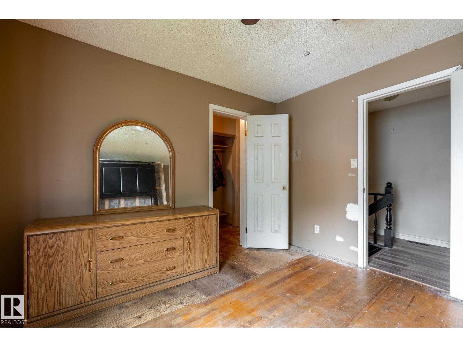 5919 121 AV NW — photo 28