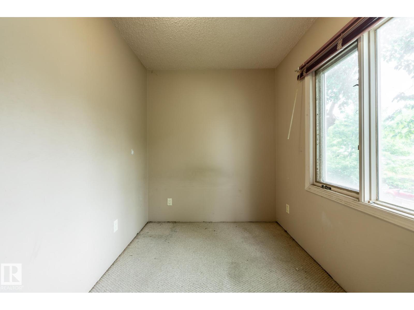 5919 121 AV NW — photo 34