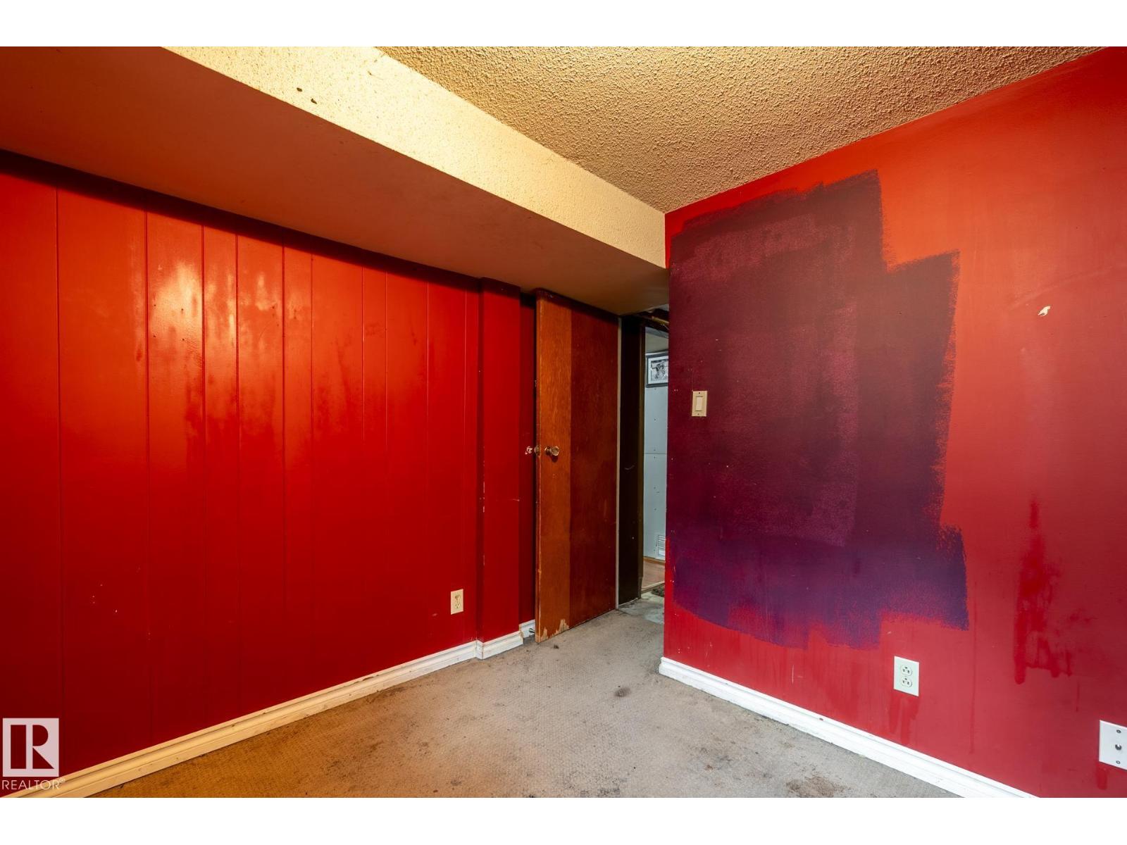 5919 121 AV NW — photo 36