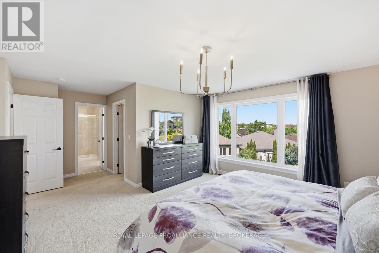 561 SAVANNAH COURT - 32