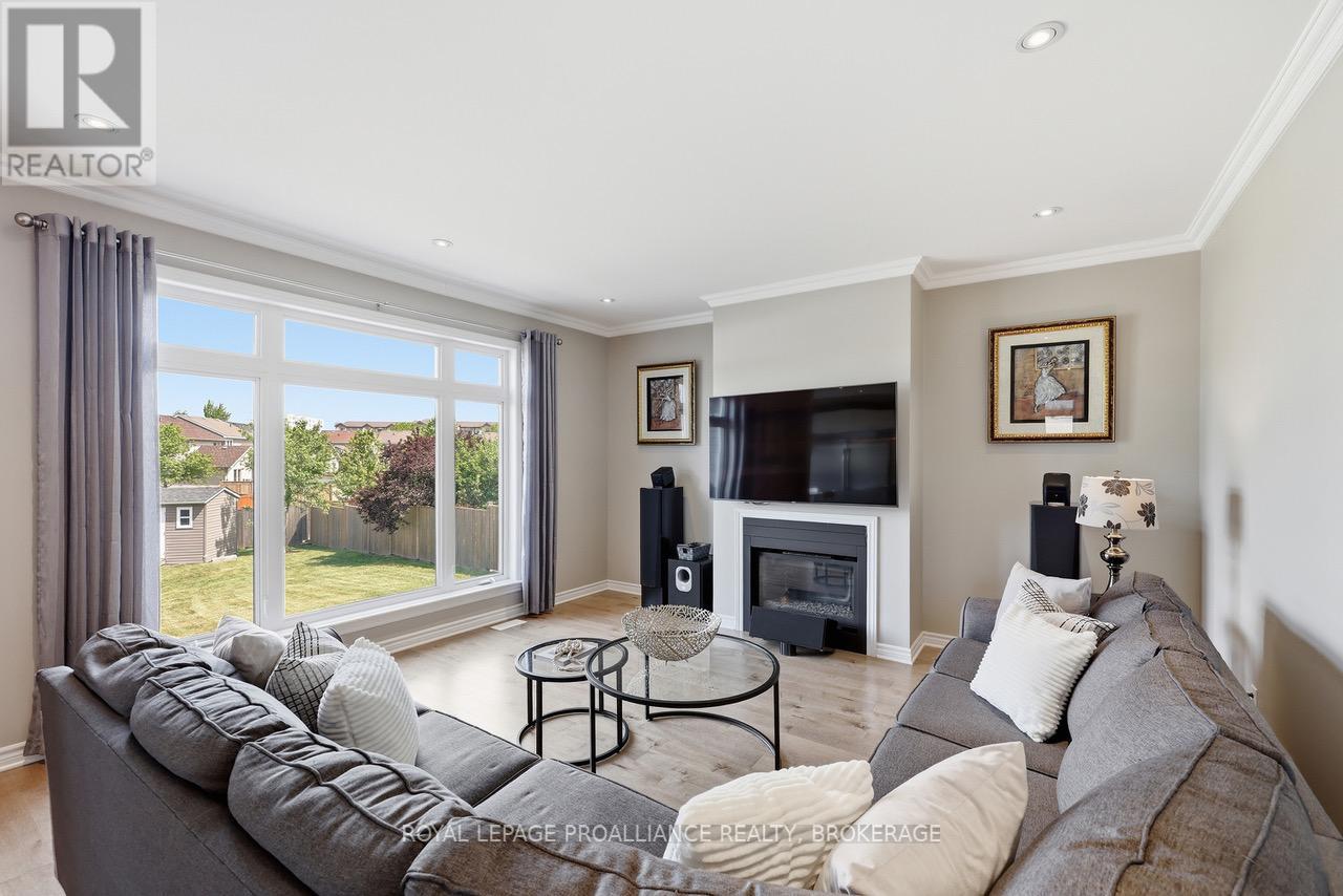 561 SAVANNAH COURT - 24