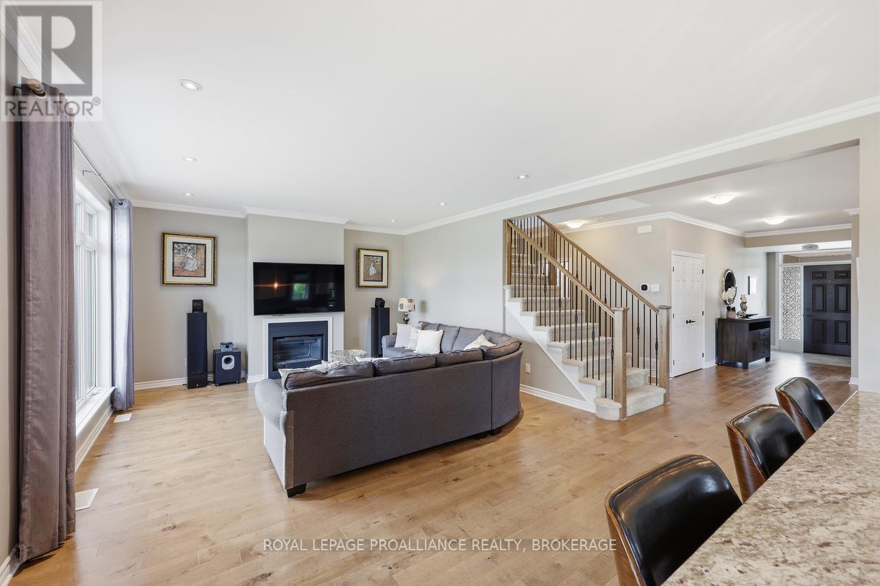 561 SAVANNAH COURT - 23
