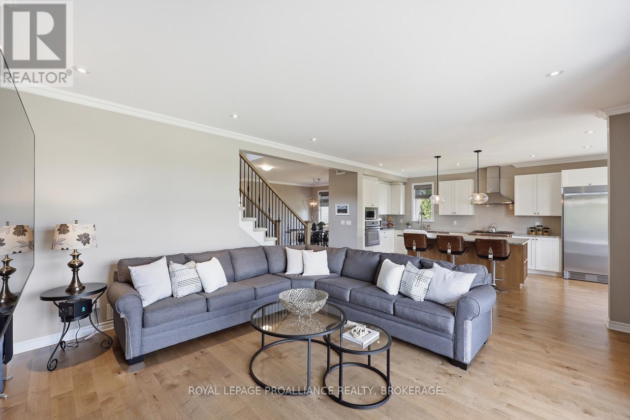 561 SAVANNAH COURT - 25