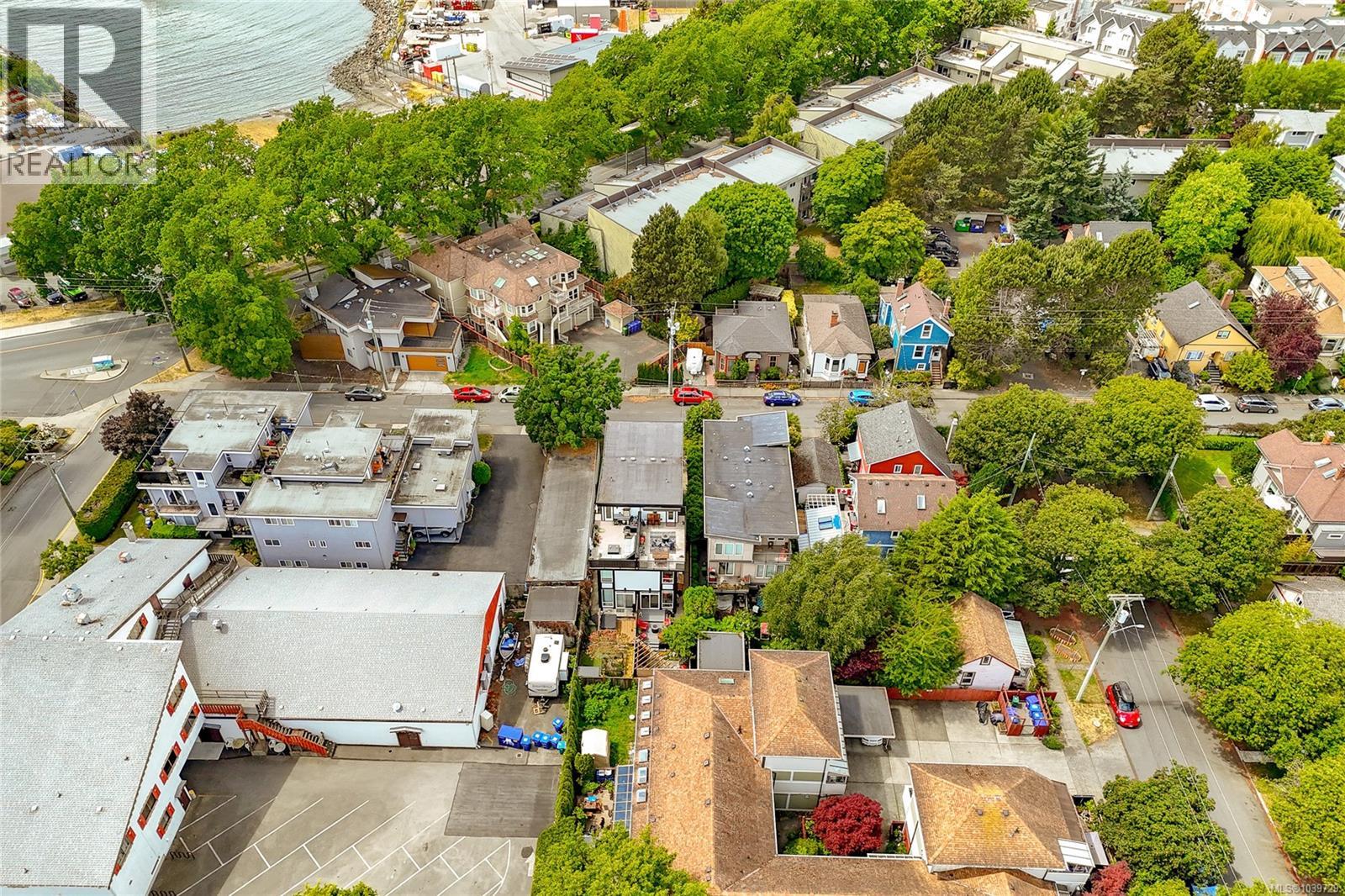 117 St. Lawrence St - 33