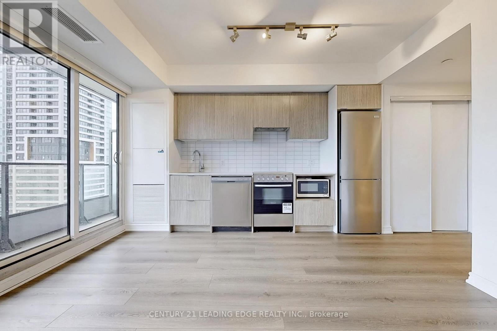 #2109 395 BLOOR STREET - 5