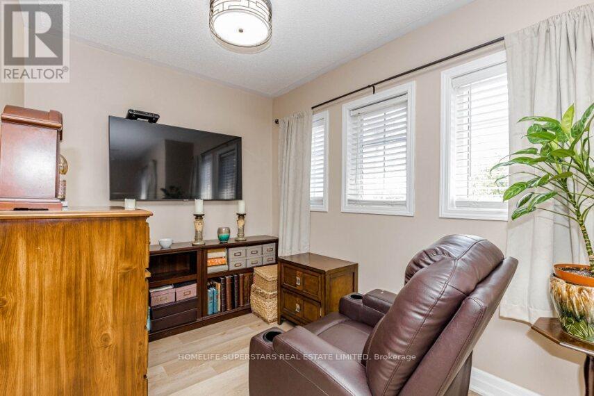 50 CULTURE CRESCENT - Image 21