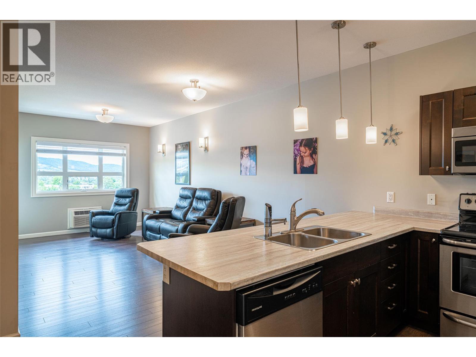 414 3010 35th Street, Vernon