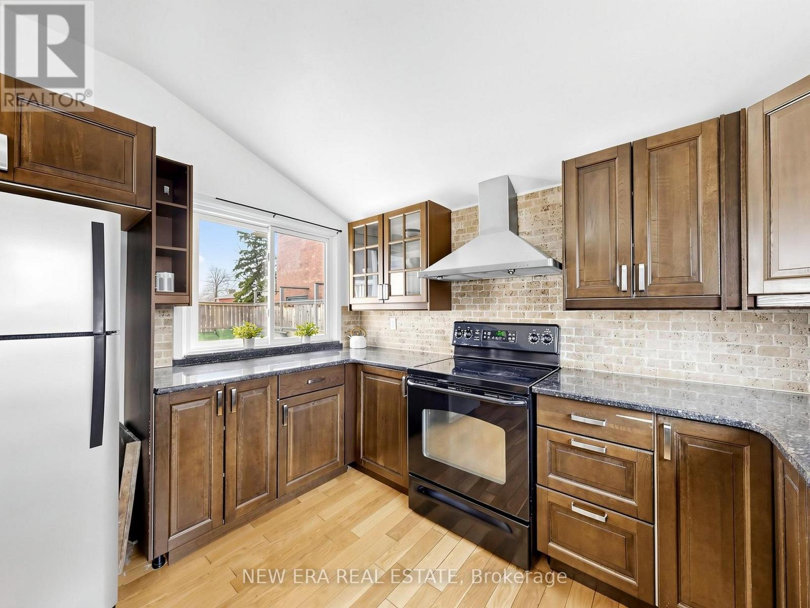 4246 BLOOR STREET W - 10