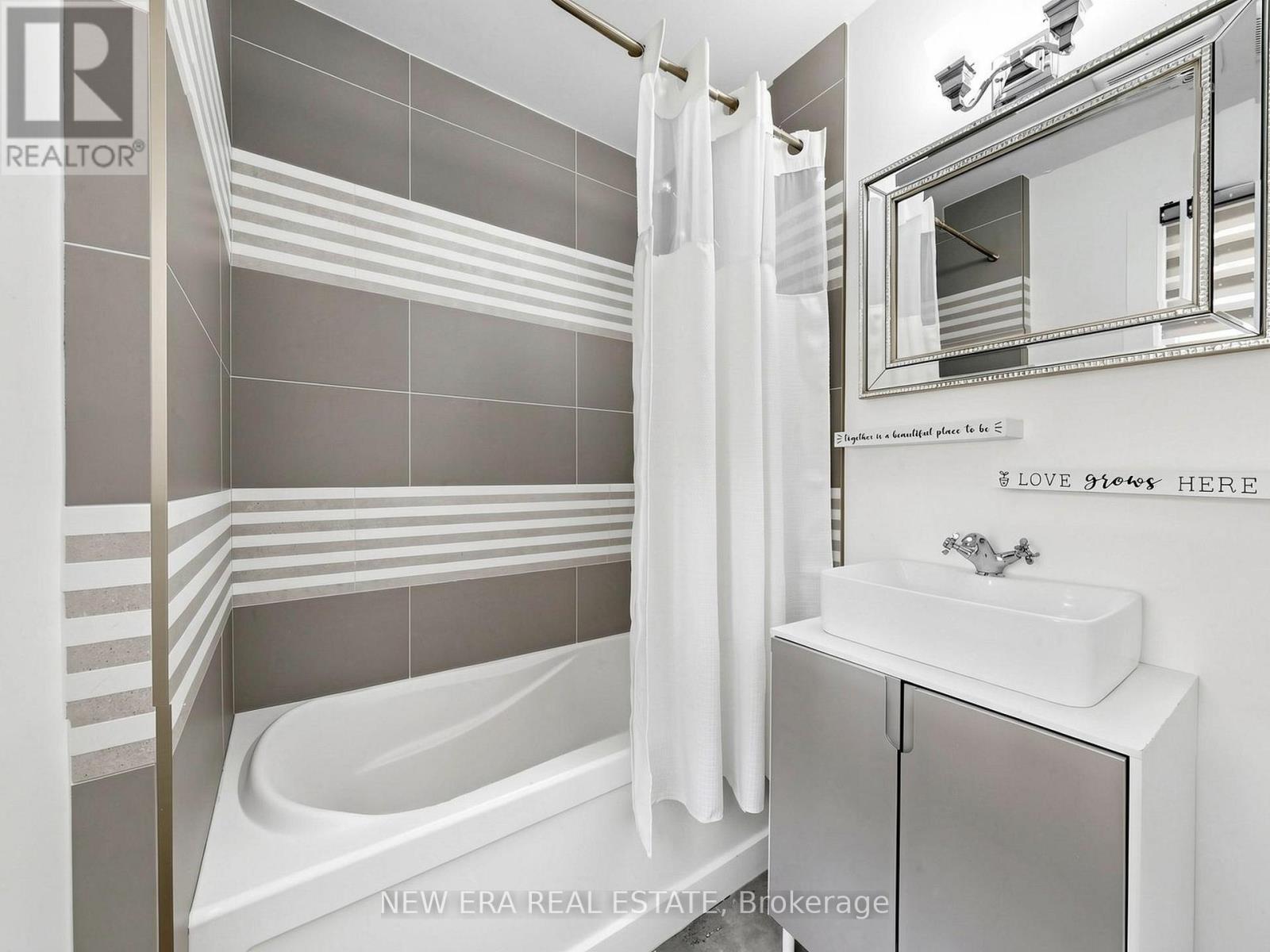 4246 BLOOR STREET W - 20