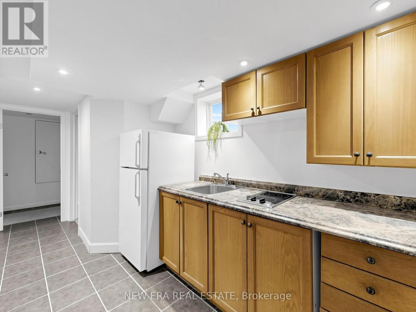 4246 BLOOR STREET W - 25