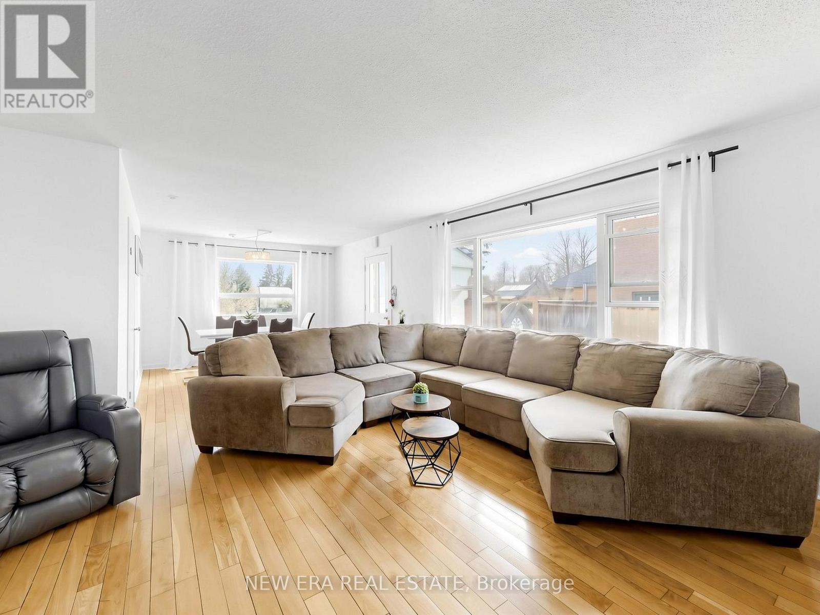 4246 BLOOR STREET W - 3