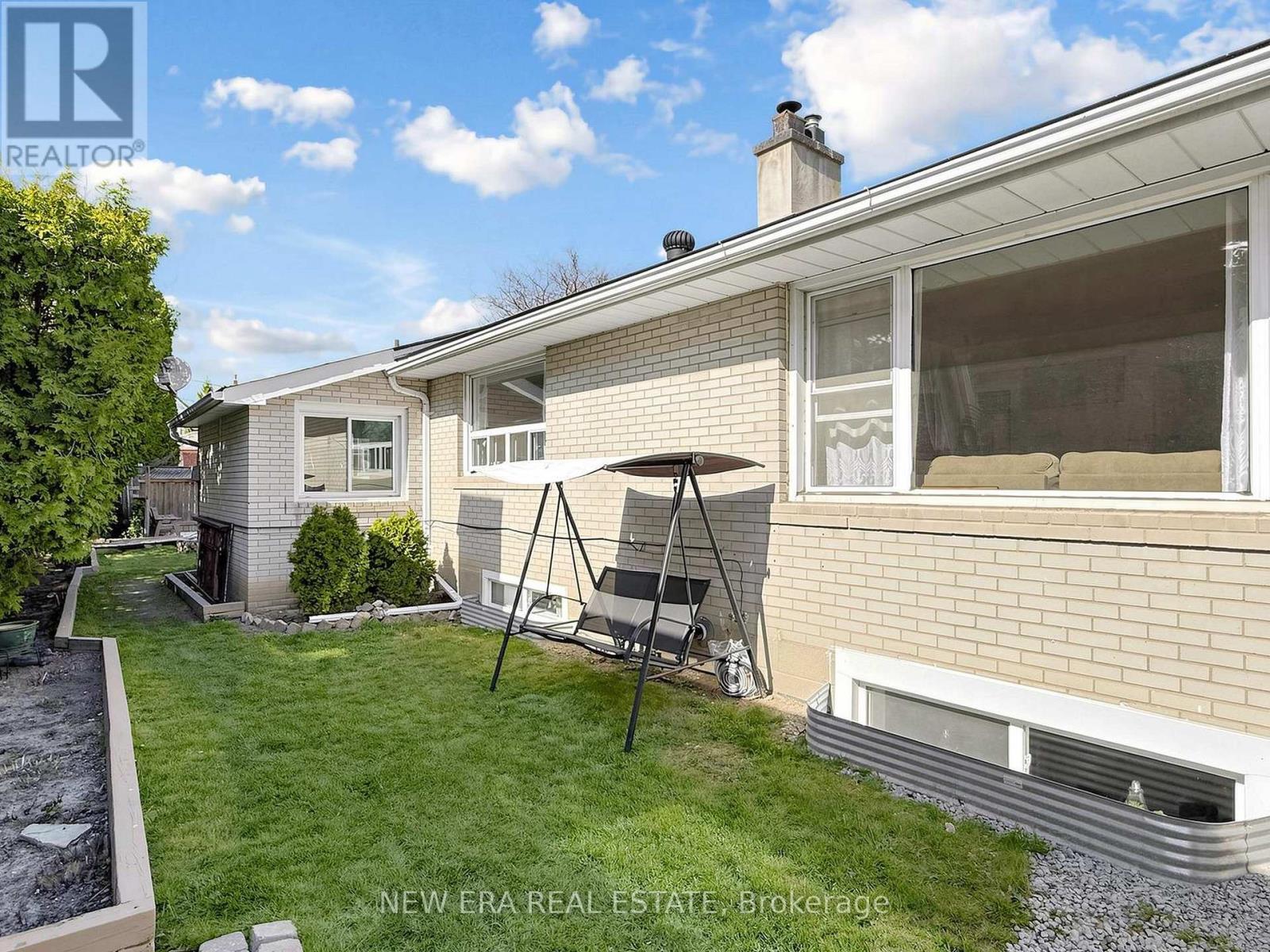 4246 BLOOR STREET W - 32