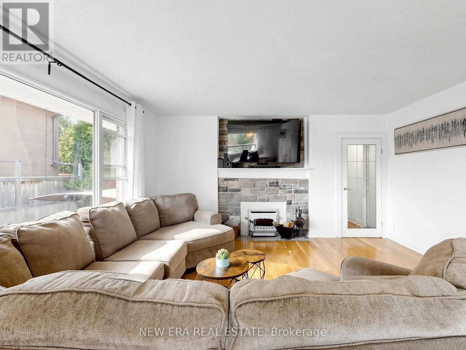 4246 BLOOR STREET W - 4