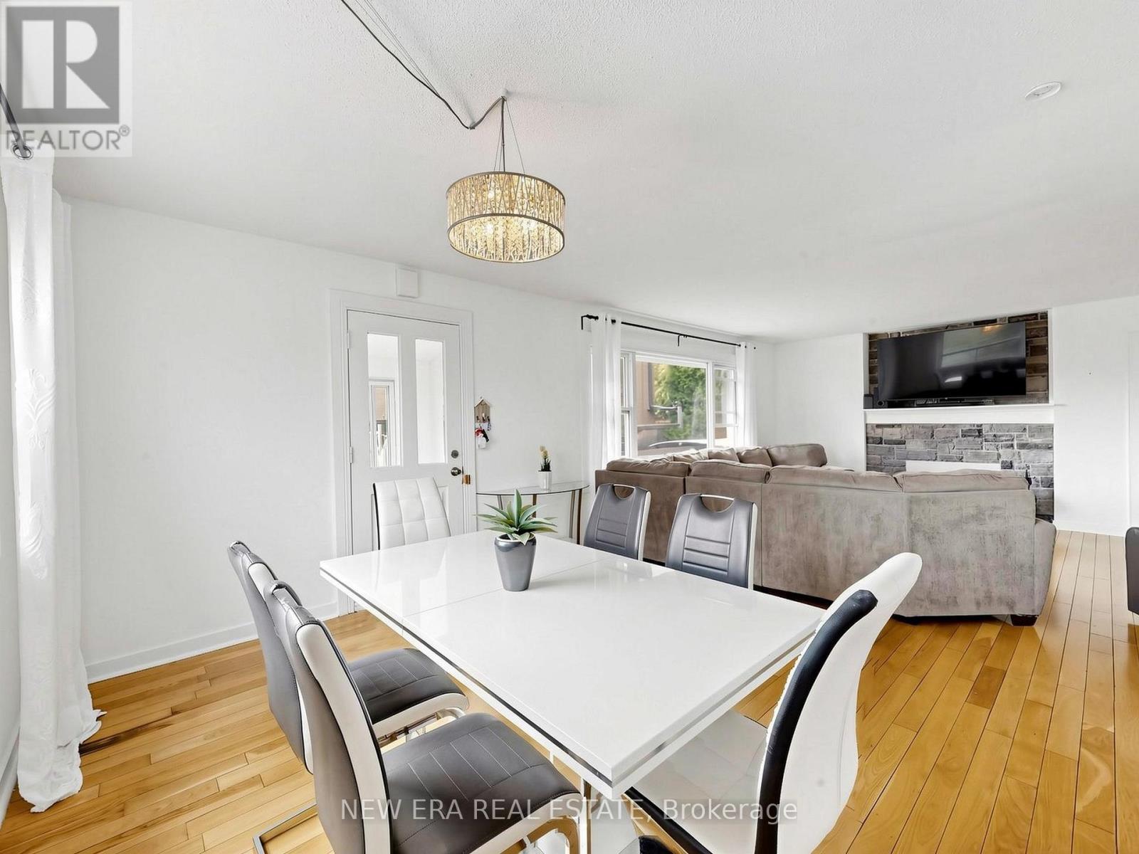 4246 BLOOR STREET W - 6