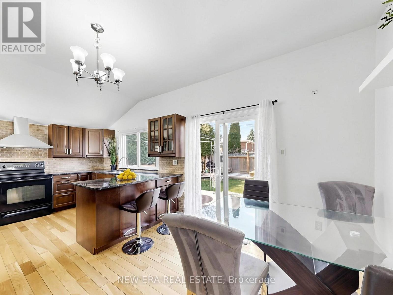 4246 BLOOR STREET W - 7