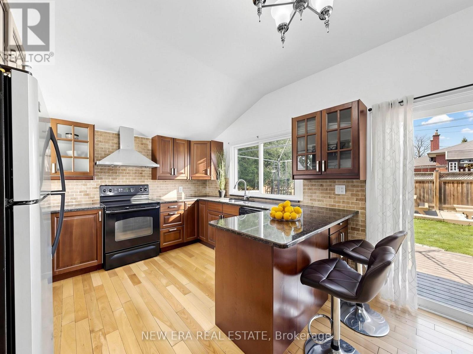 4246 BLOOR STREET W - 8