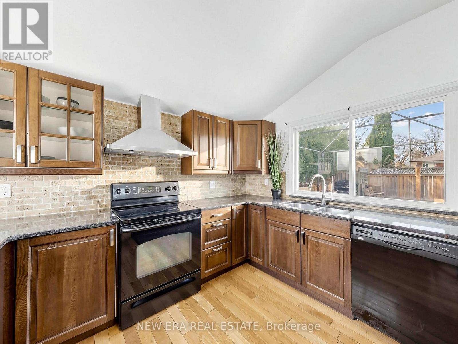 4246 BLOOR STREET W - 9