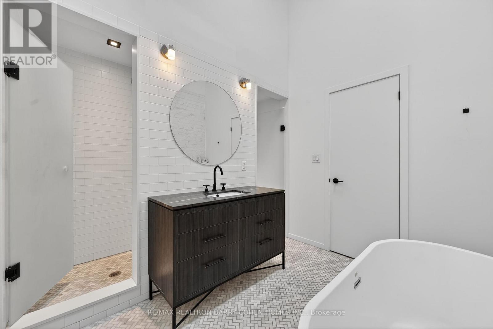 #7 50 BARTLETT AVENUE - 21