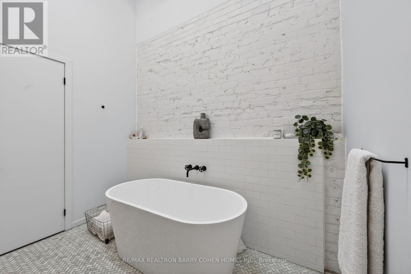 #7 50 BARTLETT AVENUE - 22