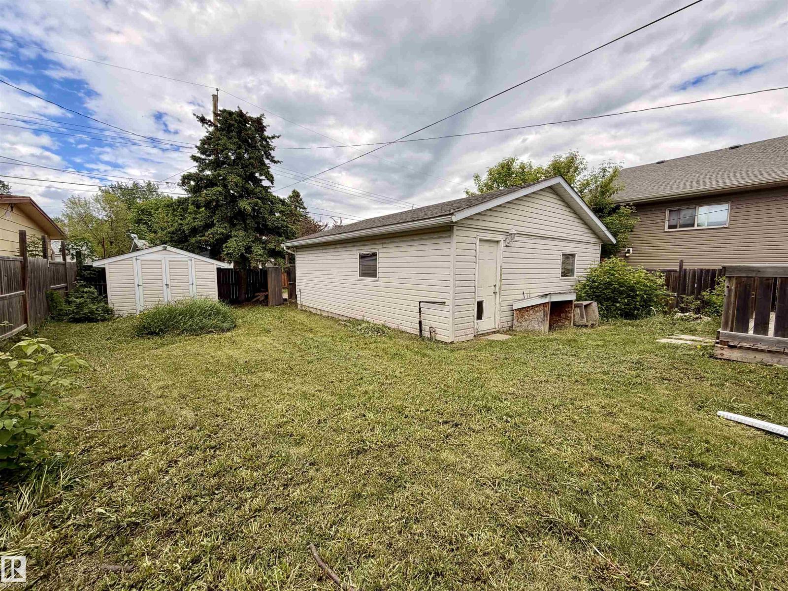 4708 47 ST - 9