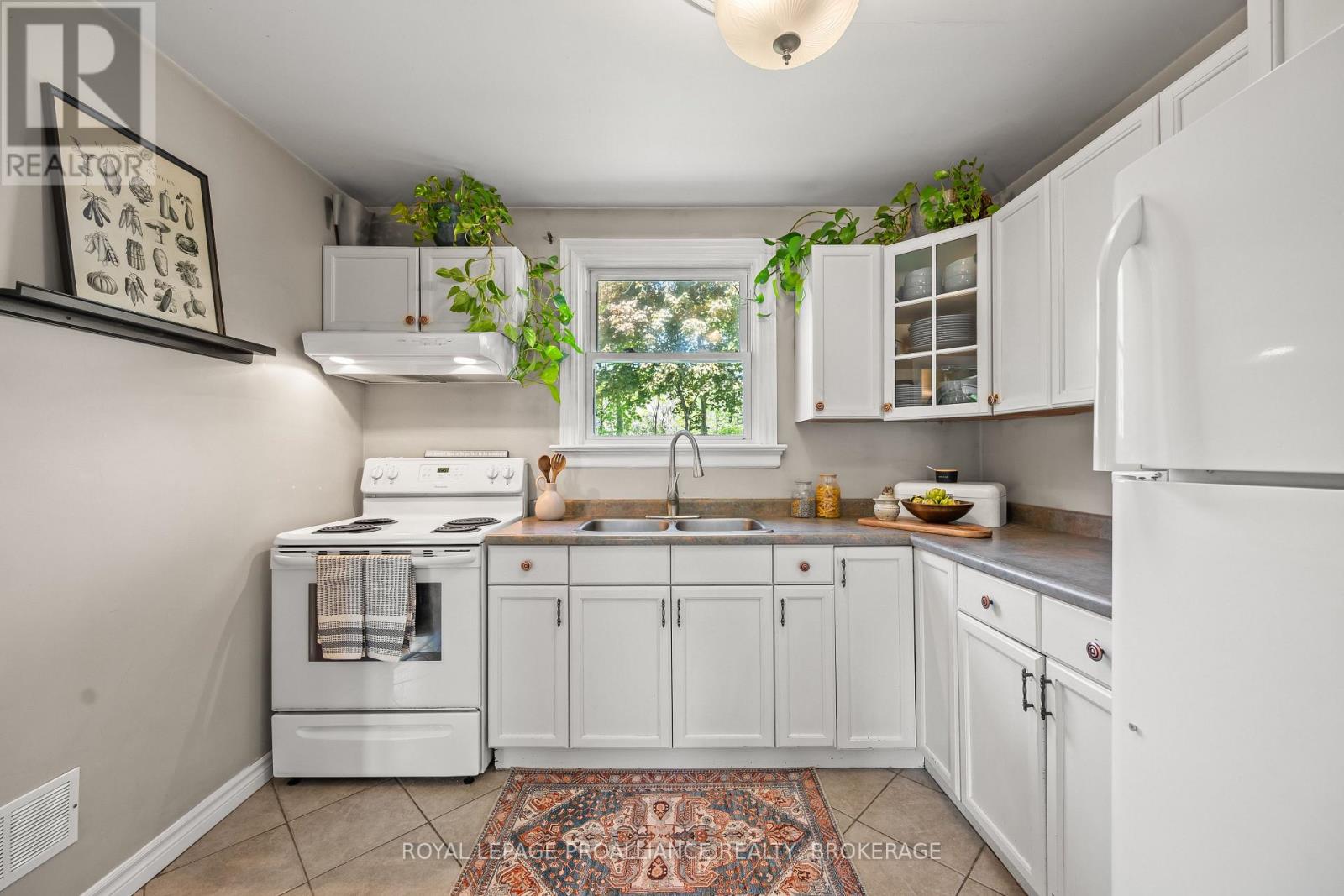 560 KING STREET W - 12