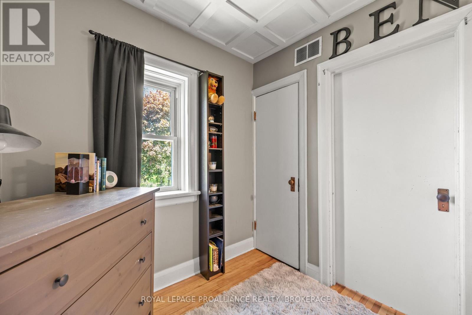 560 KING STREET W - 22